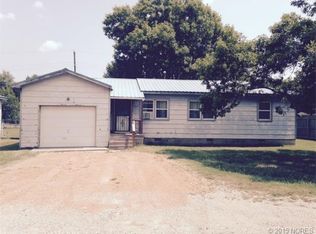 521 S Oak St, Nowata, OK 74048