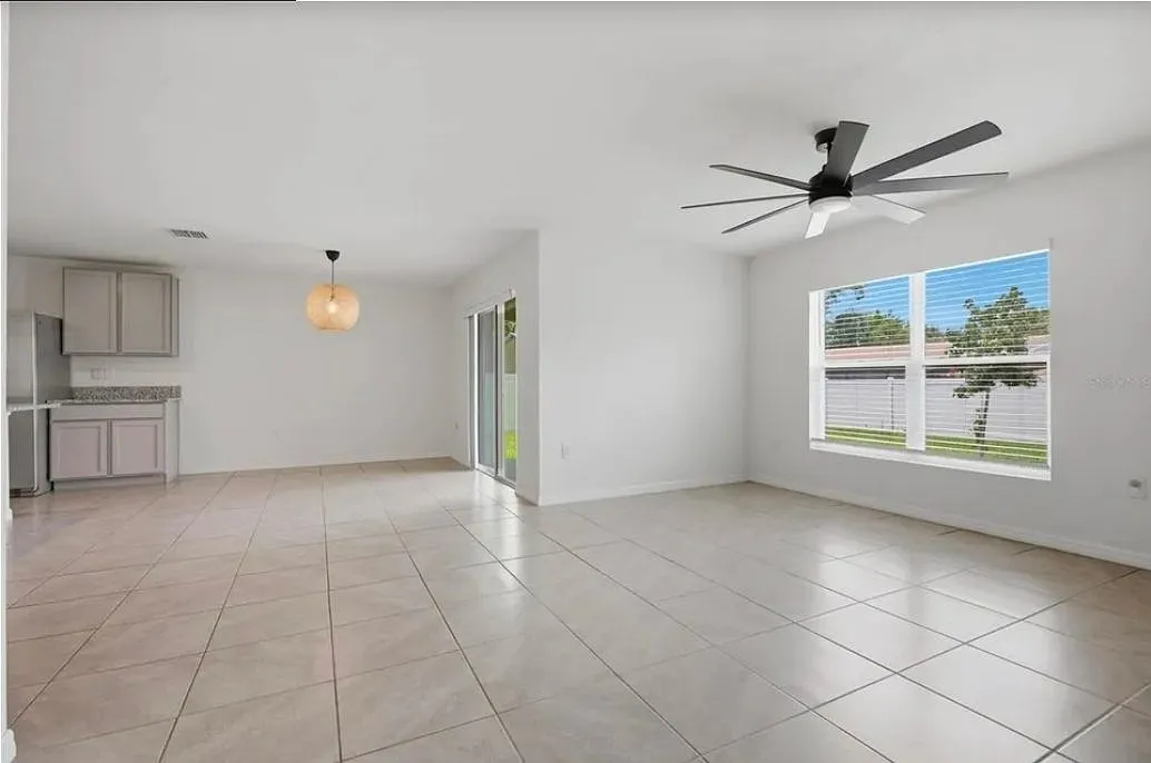 4 bed, 2.0 bath, 1828 sqft, $2,500 — Photo 4