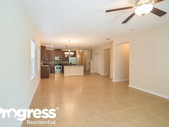 4th image of 165 Woodfield Ln