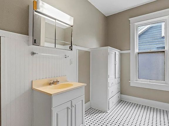 Large full bathroom
