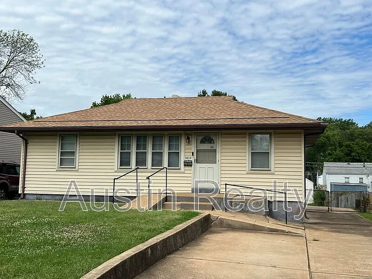 4419 Lindscott Ave — Photo 1