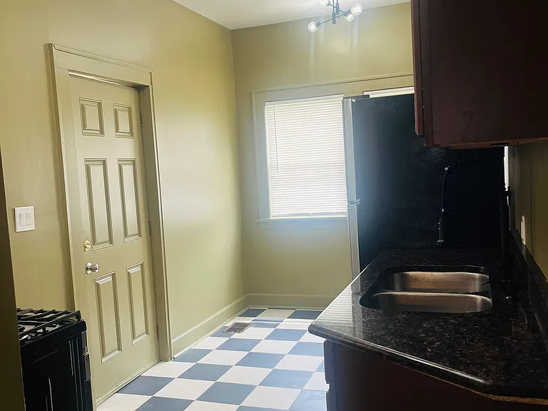 831 King St #1 — Photo 7
