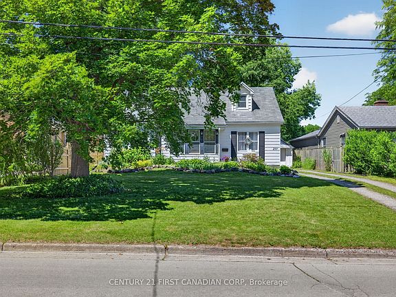 3rd image of 297 Stephen St