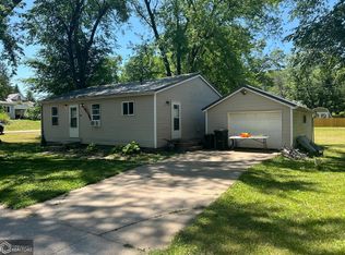 1015 Bethel St, University Park, IA 52595