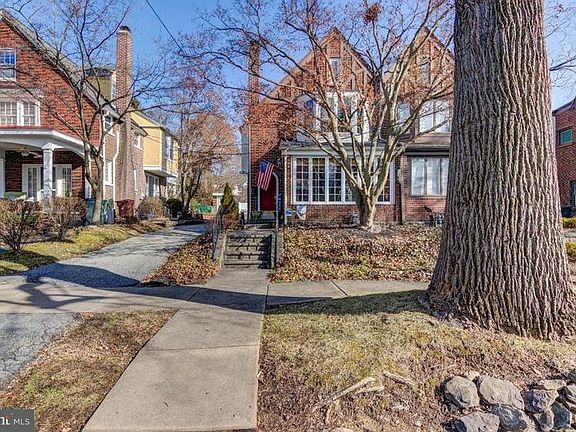 2nd image of 2107 W 17th St