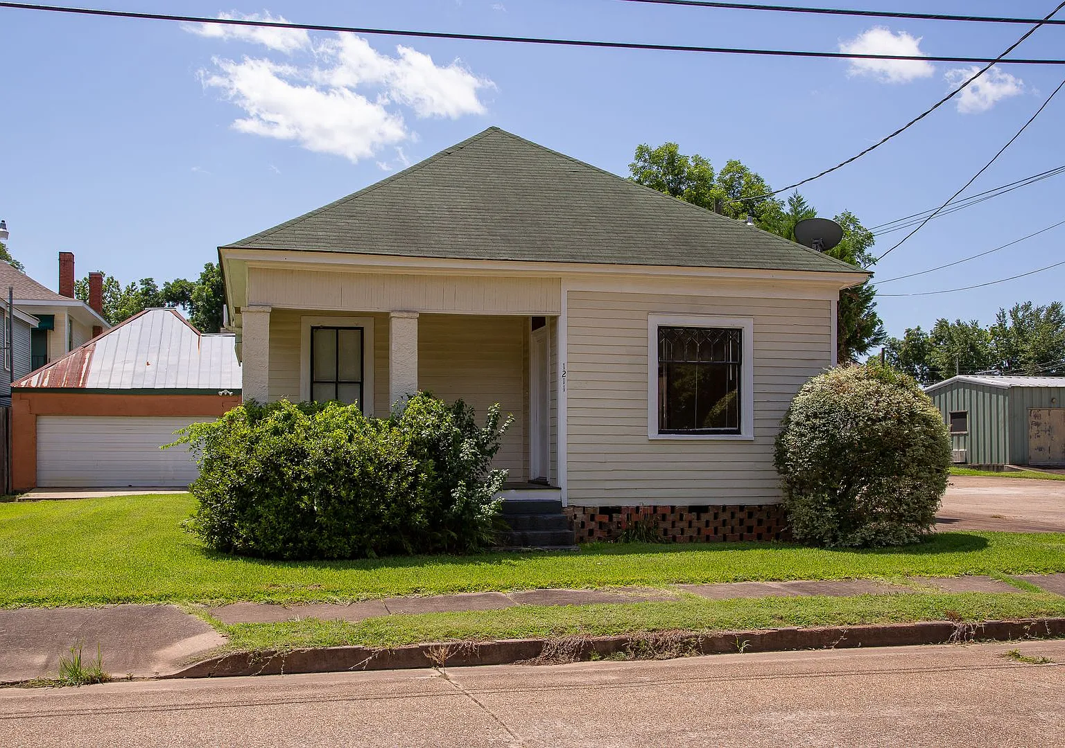 1211 Holly St 2/1 near downtown Alex — Photo 2