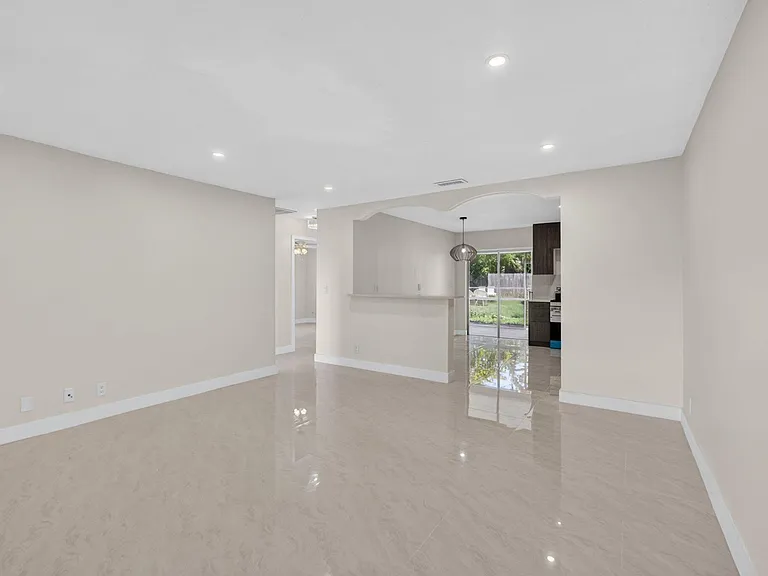 3943 Roan Ct W — Photo 8