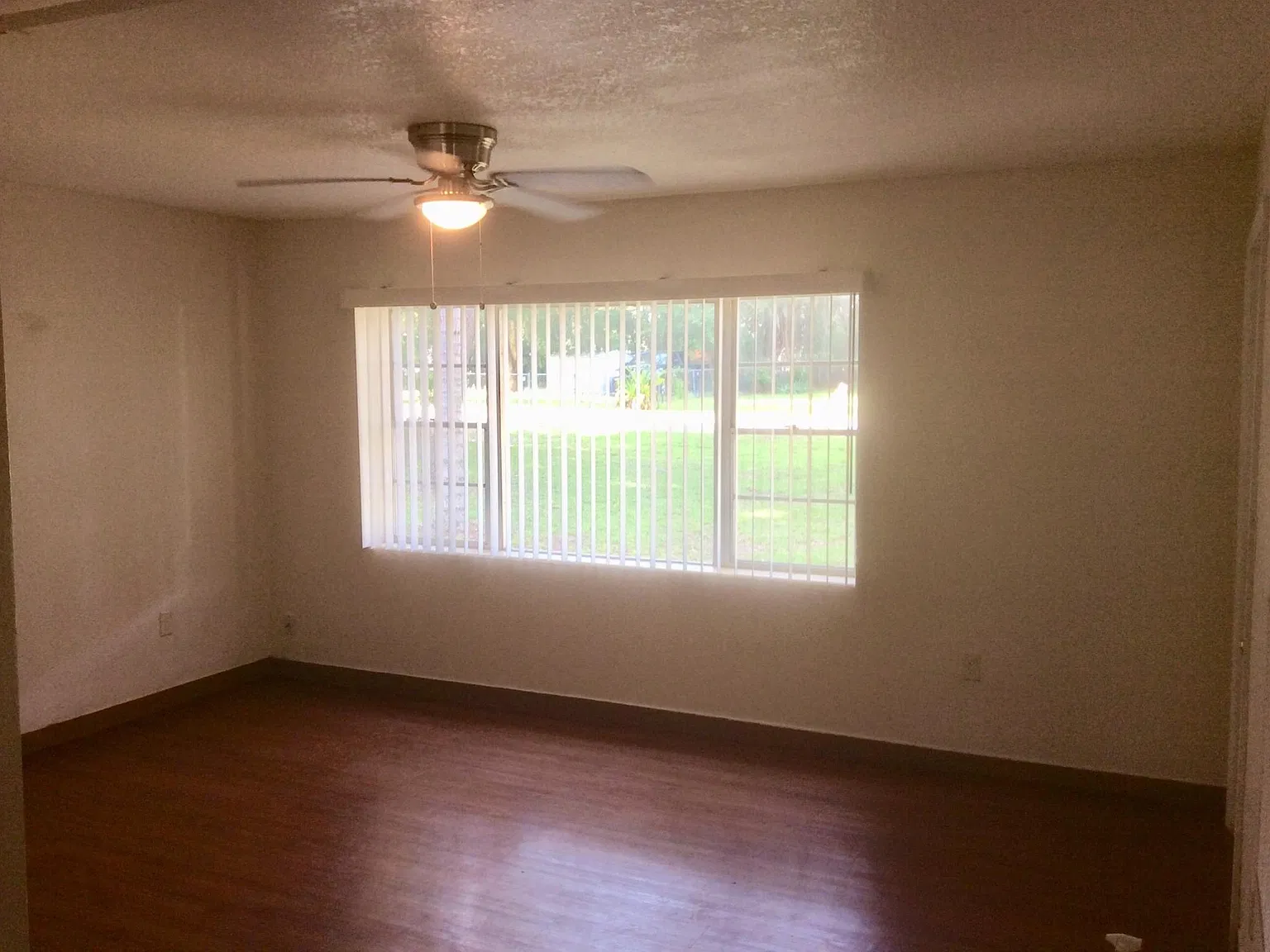 3 bed, 860 sqft, $1,450 — Photo 3