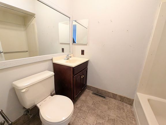 5th image of 609 River Renaissance #C09