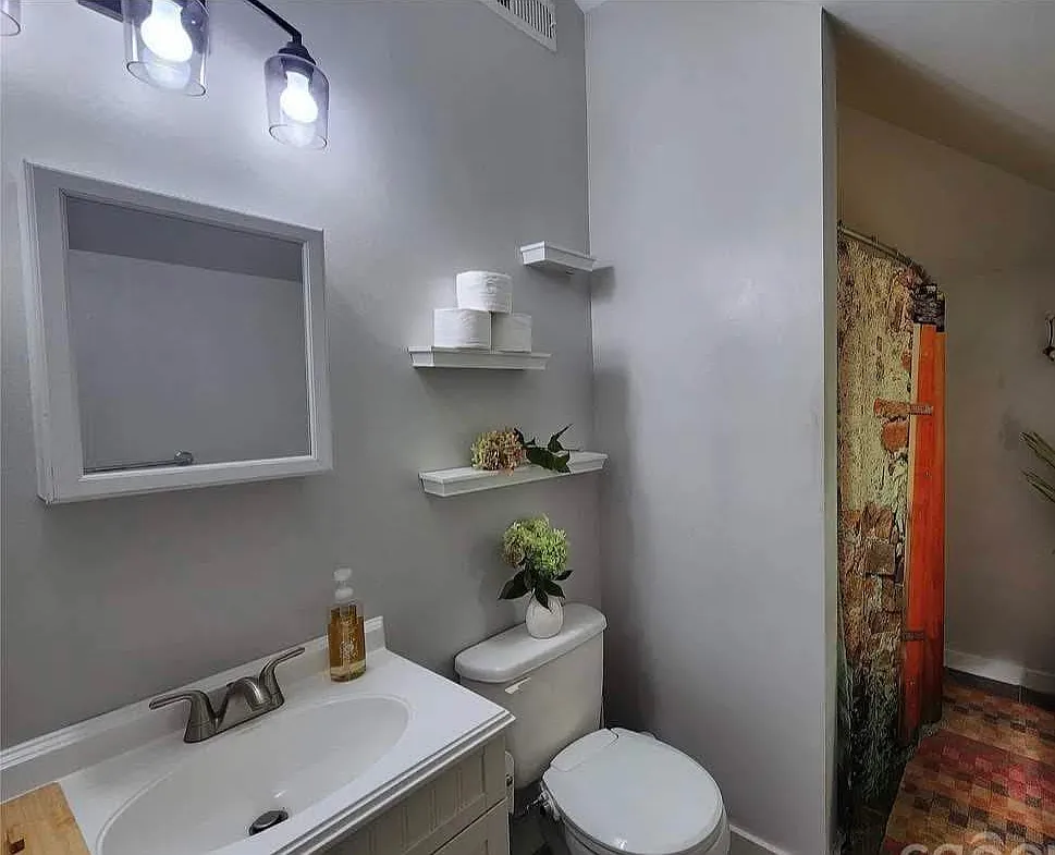 2 bed, 914 sqft, $1,000 — Photo 1
