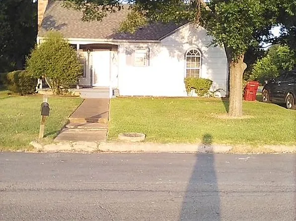 1900 Agnew St, Bonham, TX 75418