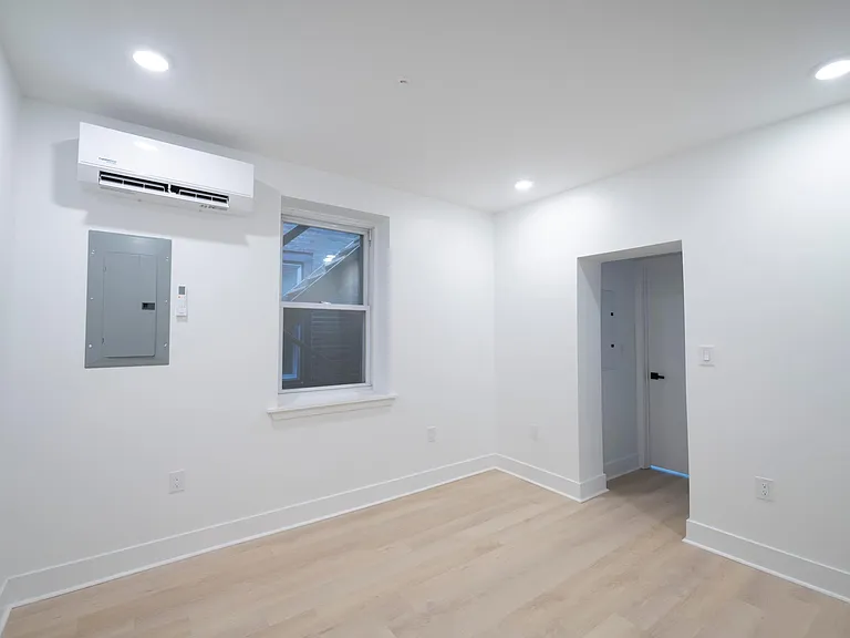 4902 Chestnut St #104 — Photo 6