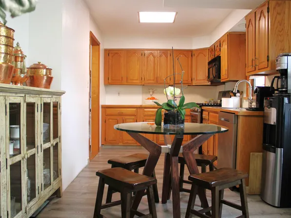 1044 Poplar St, Secaucus, NJ 07094