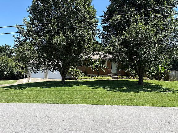 3rd image of 3421 Acacia Ave