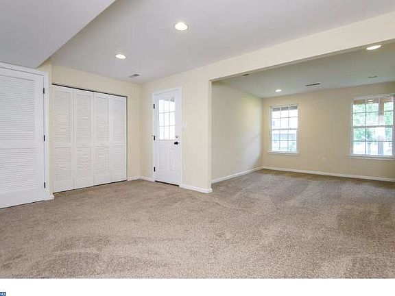 4th image of 11 Tuxford Ln #11