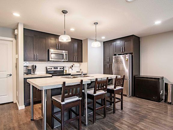 5th image of 100 Reid Ct #100-43