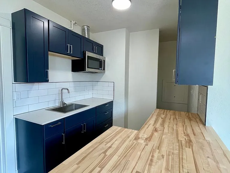 701 E 3rd St — Photo 3