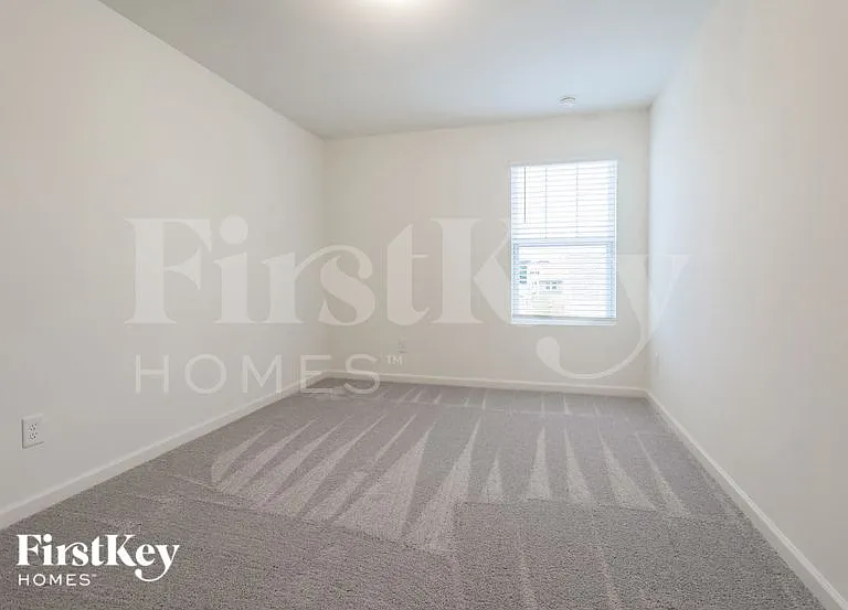 135 Knightsbridge Ln — Photo 9