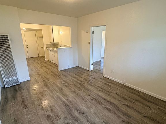 3rd image of 924 E Yosemite Ave #101