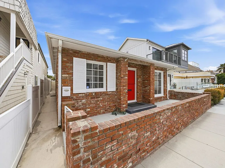 1117 W Bay Ave #A — Photo 2