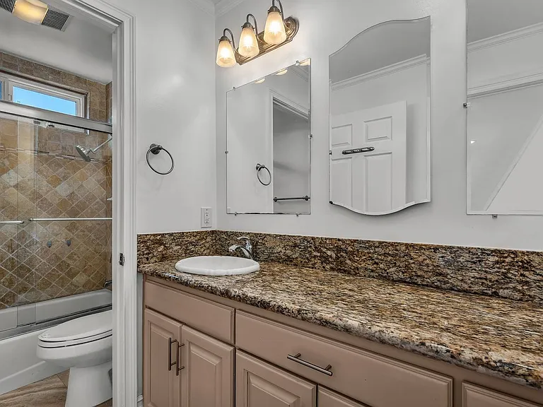 815 Broadway St #1 — Photo 14