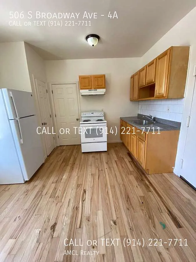 Building Photo - 506 S Broadway #4A
