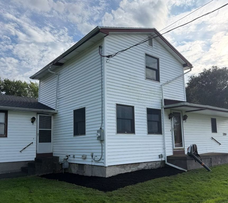1963 N Hamlin Rd - Property Image