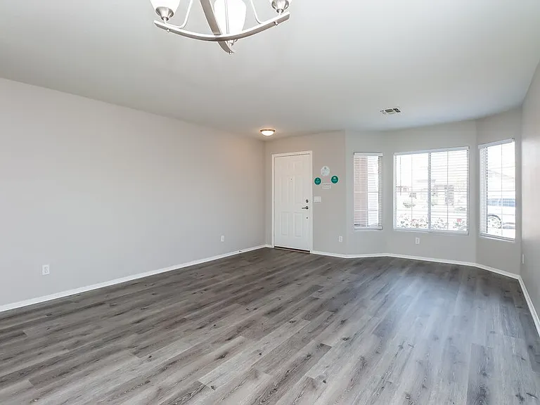 8213 W Papago St — Photo 3