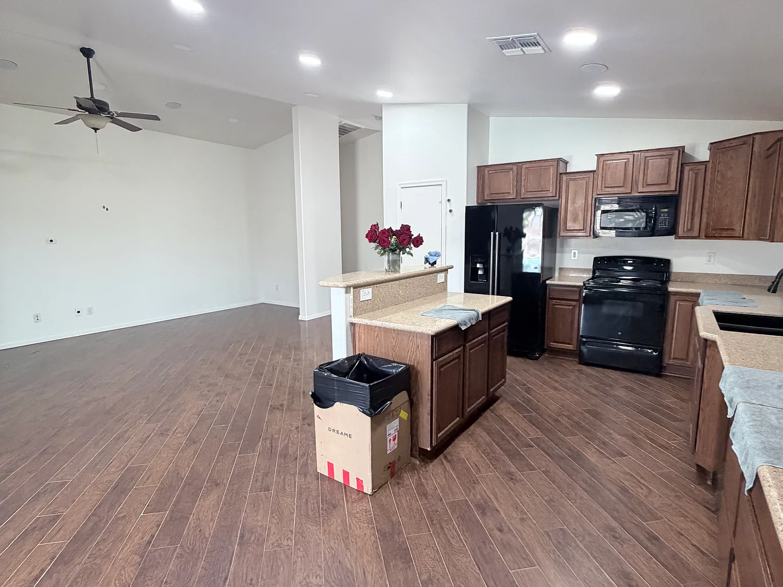 4 bed, 1792 sqft, $2,600 — Photo 4