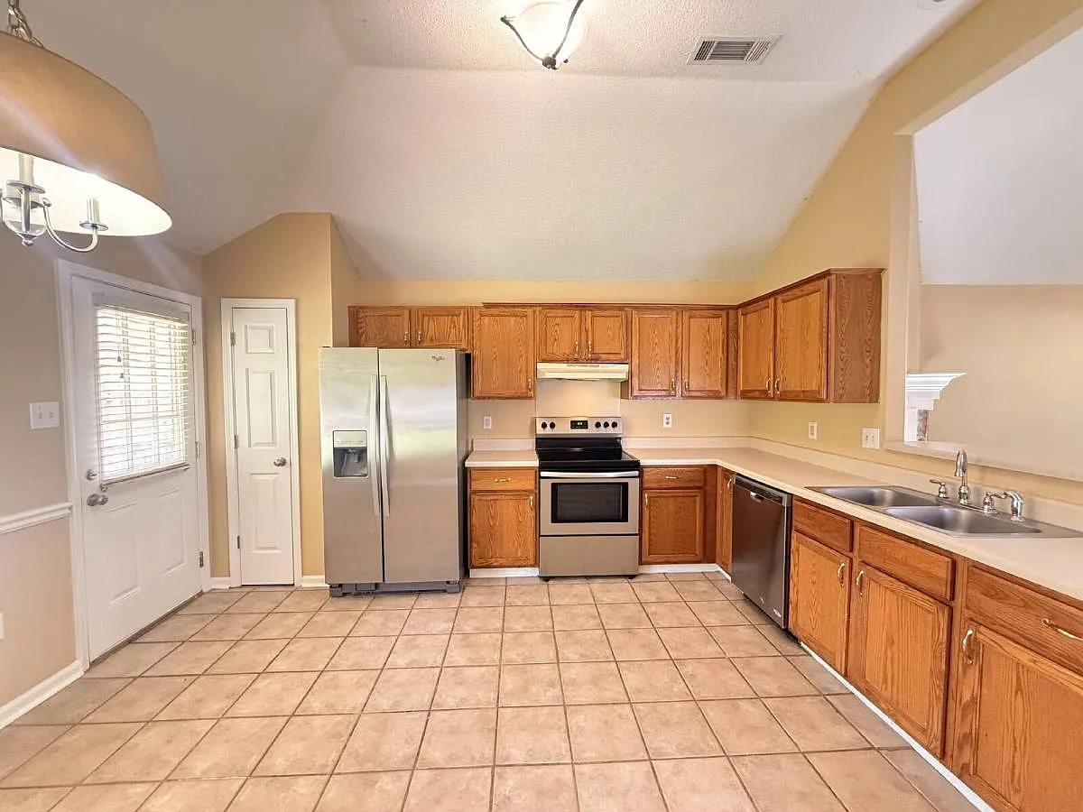 10061 Woodland Pine Cove E in Arlington, TN 38002 — Photo 4
