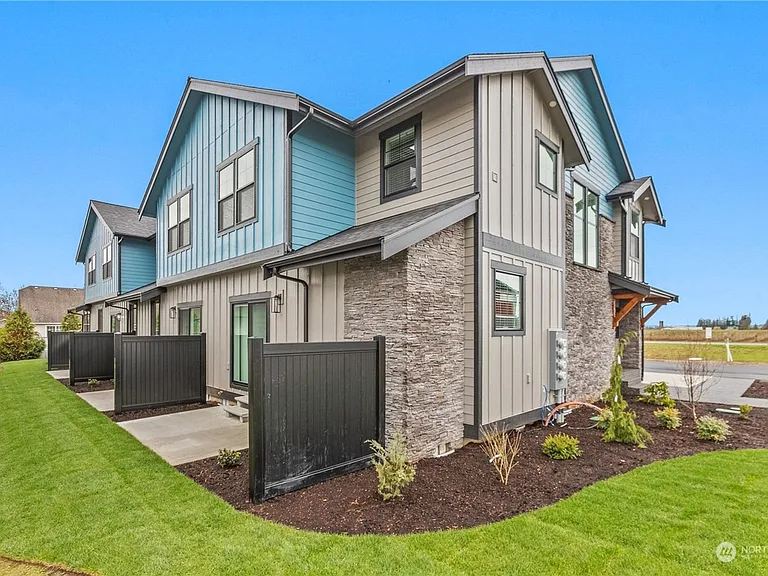 2217 Dejong Dr — Photo 3
