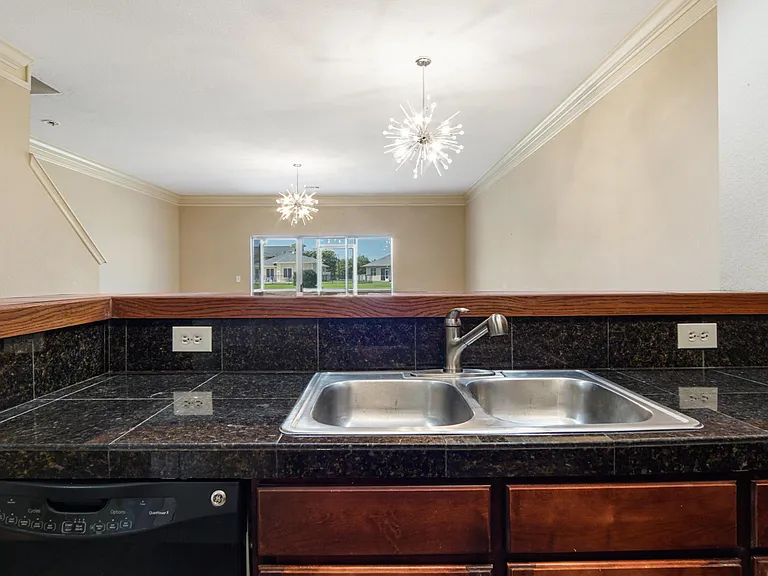 1602 Baldwin Rowe Cir #1602 — Photo 8