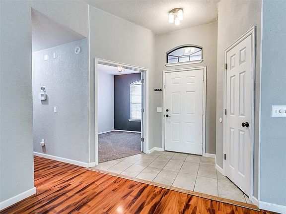 2nd image of 908 SE 38th St