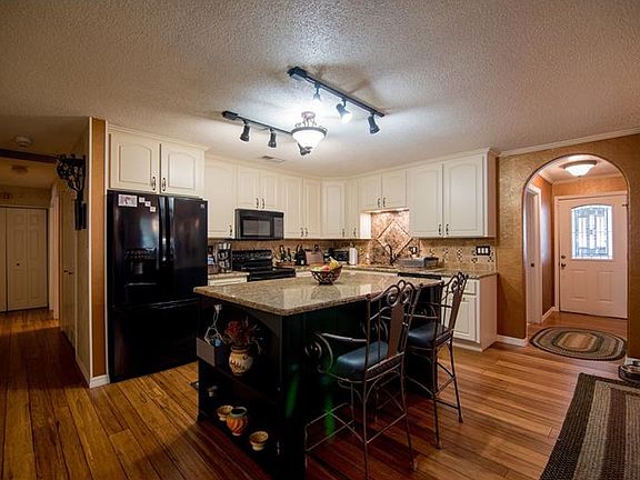 4th image of 122 Maris Ct
