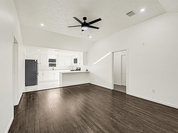 4th image of 7101 Goforth St