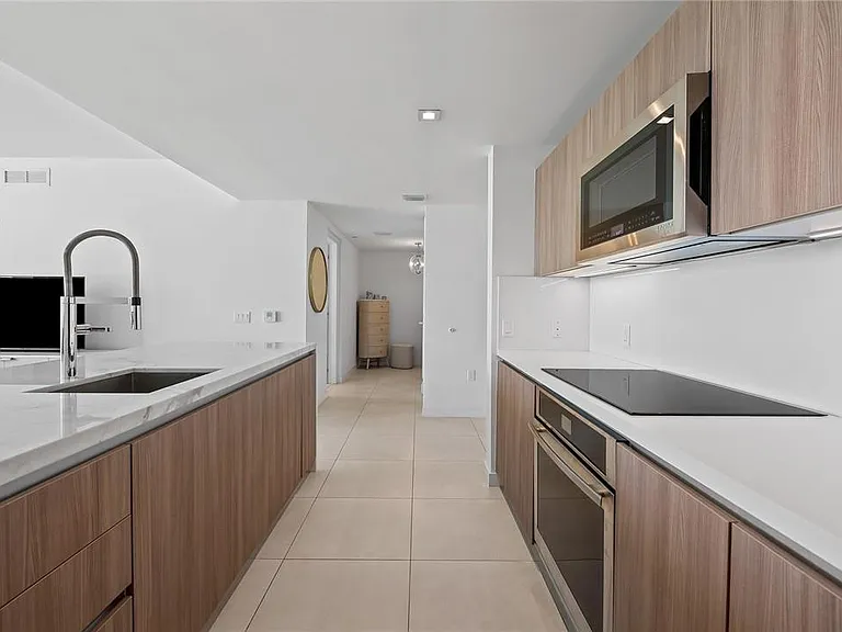 401 N Birch Rd #411 — Photo 10
