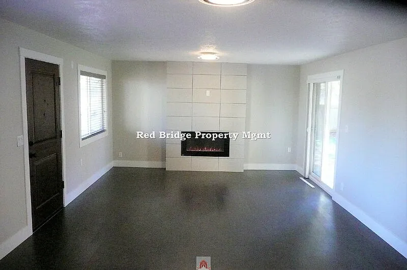 3 bed, 2.5 bath, 1850 sqft, $2,695 — Photo 4