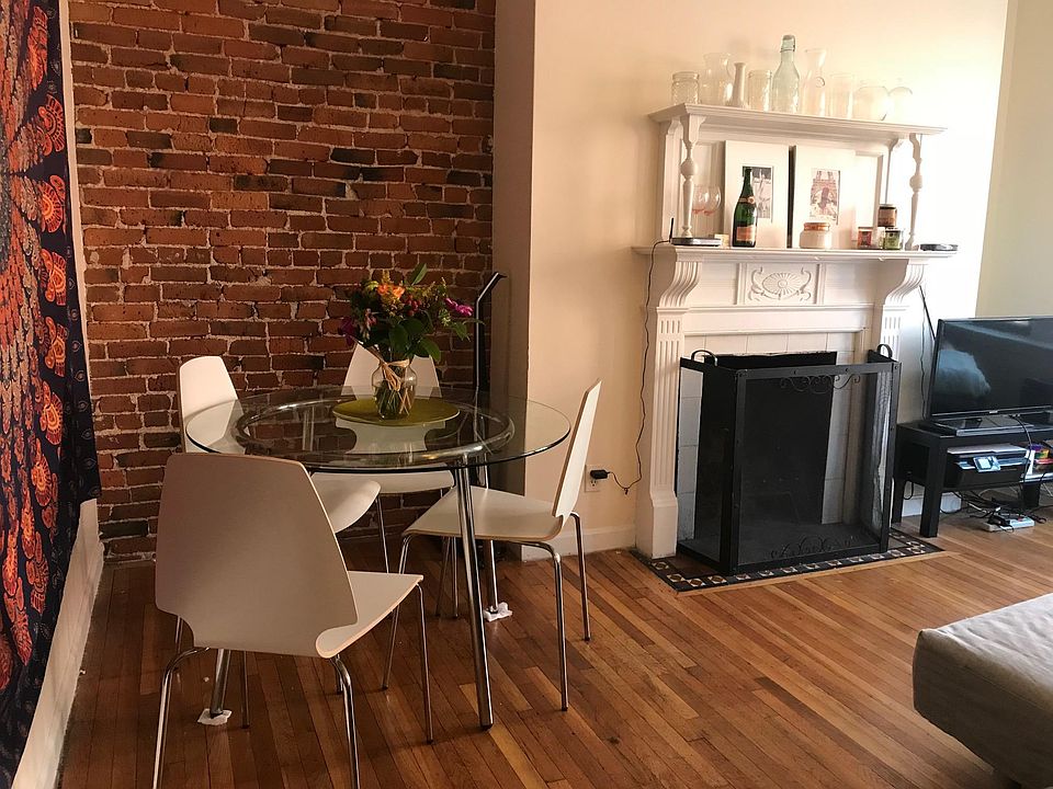 2nd image of 22 Symphony Rd APT 4