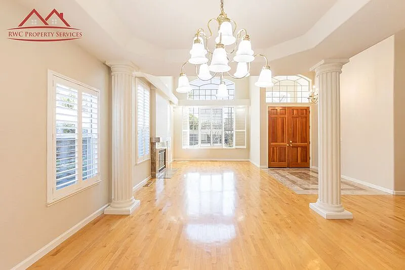 5 bed, 4.0 bath, 3080 sqft, $7,100 — Photo 3