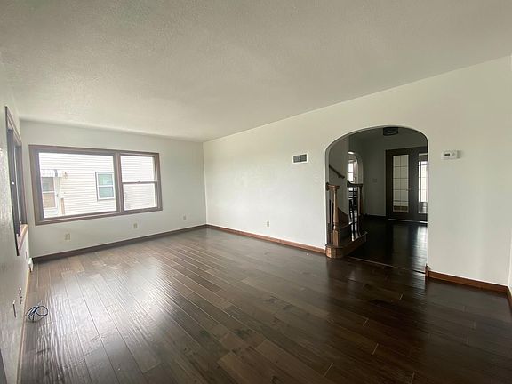 3rd image of 1821 Grandview Ave