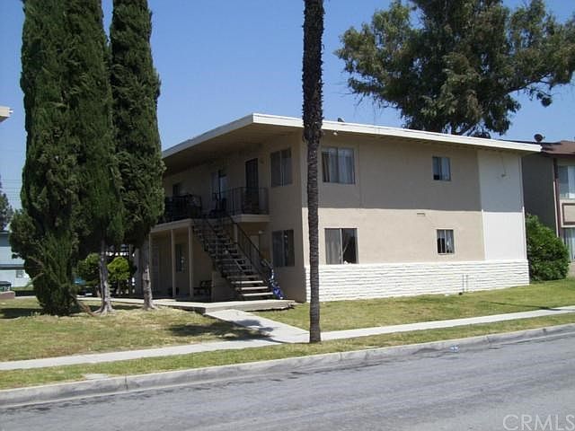 2nd image of 2010 La Cueva Dr
