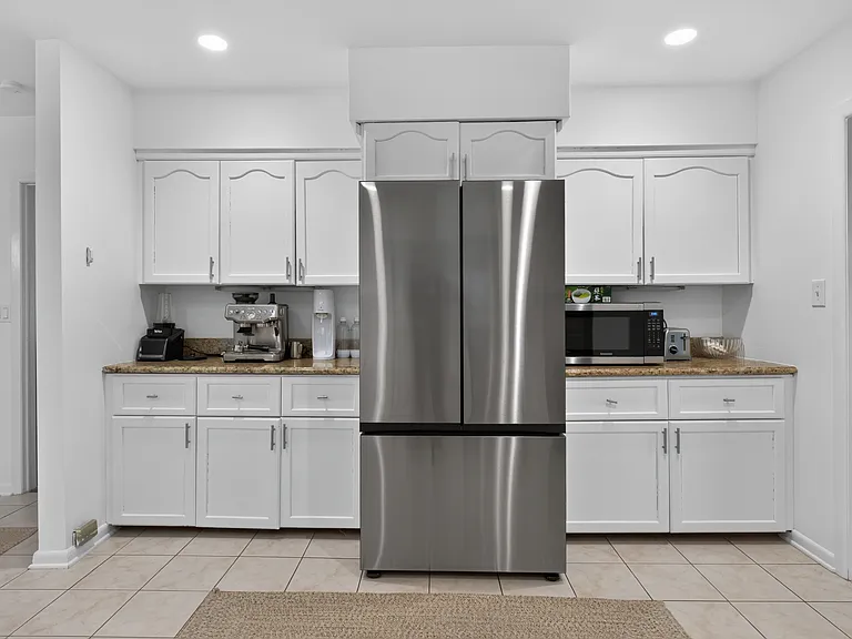 1341 Pelhamdale Ave — Photo 4