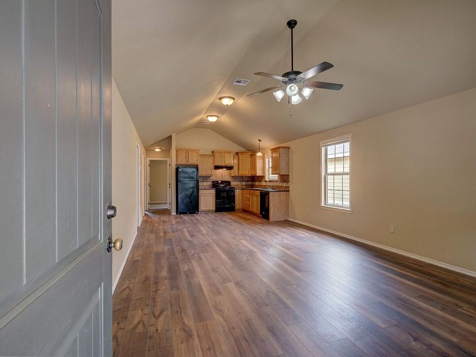 1st image of 800 Park Crest Ct #800
