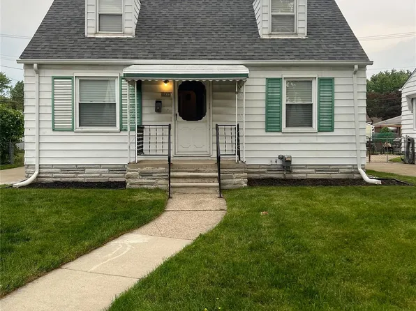 8277 N Sterling St, Center Line, MI 48015