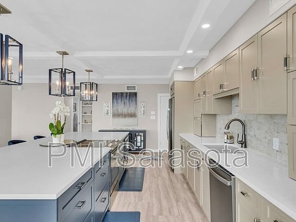 3rd image of 707 S Gulfstream Ave Unit 807