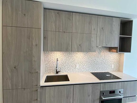 5th image of 1 Yorkville Ave #2009