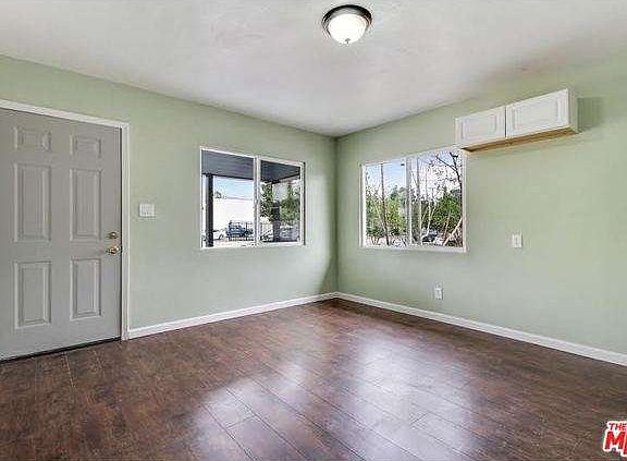 5th image of 1079 W Rialto Ave