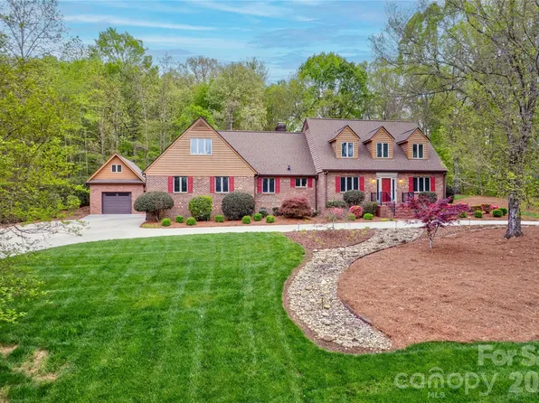 3139 Chelwood Dr NW, Concord, NC 28027