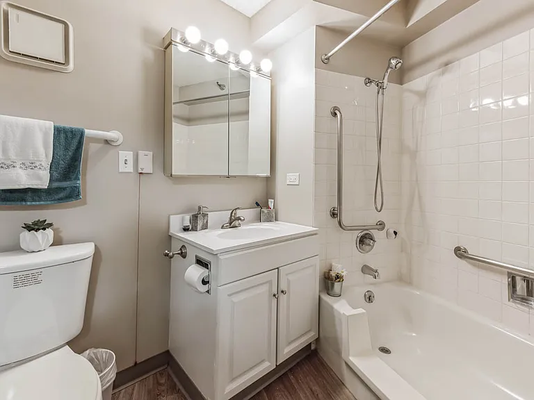 Legacy Crossings Apartment Living — Photo 17