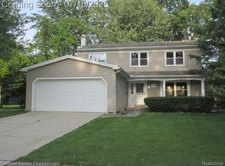 4474 Holly Dr, Troy, MI